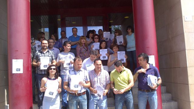 Multitudinaria concentración en los juzgados, Foto 2