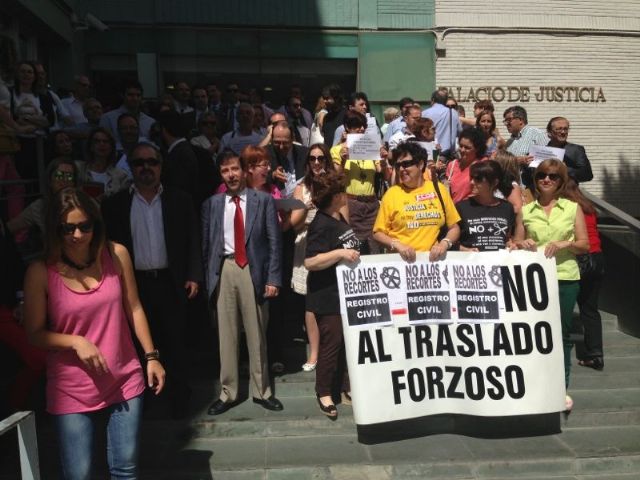 Multitudinaria concentración en los juzgados, Foto 3