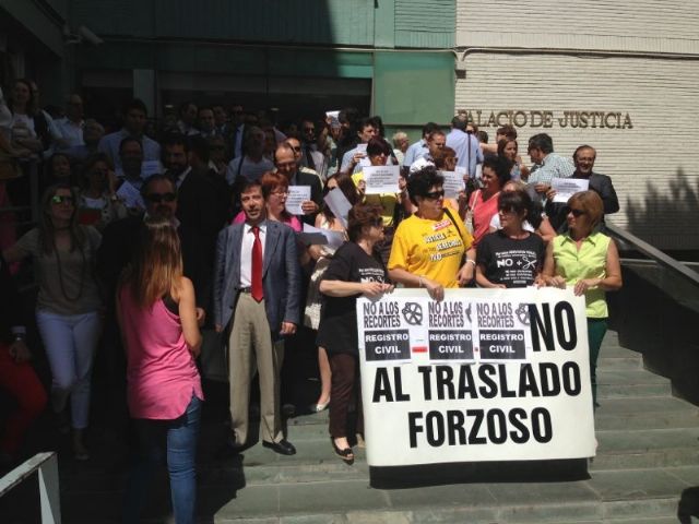 Multitudinaria concentración en los juzgados, Foto 4