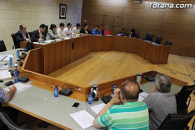 The morning plenary discussion the proposal of Councillor of Finance to amend the tax ordinance, Foto 1