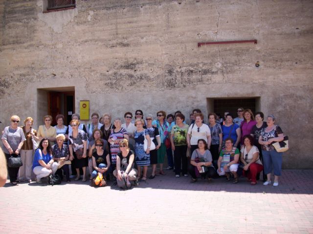 Las mujeres del Proyecto Europeo de Medio Ambiente de Yecla conocen de primera mano el esplendor histórico y artístico - 2, Foto 2