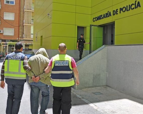 Desarticulada una organización dedicada a la concertación fraudulenta de parejas de hecho  para la regularización de inmigrantes - 1, Foto 1