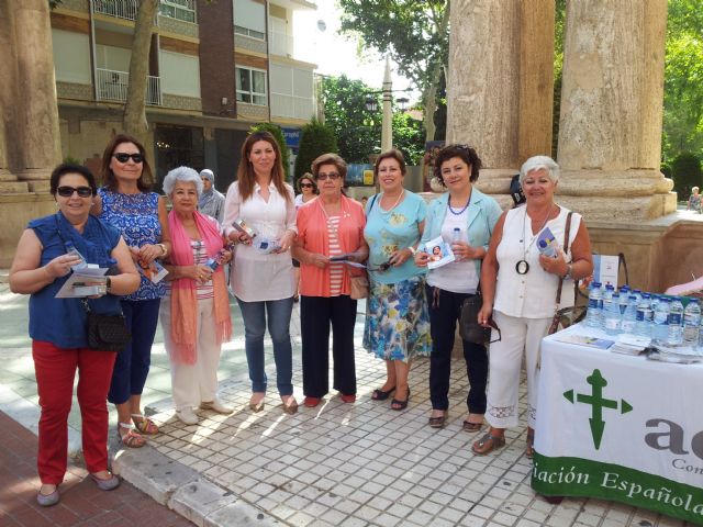 El Ayuntamiento de Lorca y la Asociación contra el Cáncer advierten de los graves daños en la piel provocados por la sobreexposición al sol y los golpes de calor - 1, Foto 1