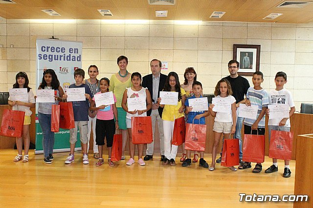 Diez escolares de Totana se hacen con los premios Crece en Seguridad 2013 - 1, Foto 1