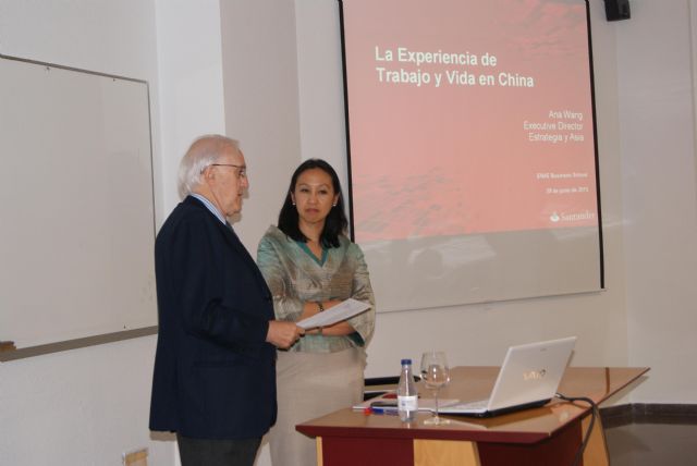 Desayuno de trabajo: El mundo ha girado. La experiencia de trabajo y vida en China - 1, Foto 1