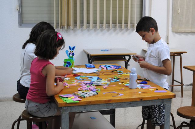 Los niños torreños se divierten en los talleres de manualidades de verano - 3, Foto 3