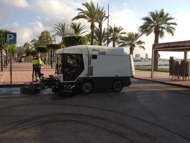 Servicios Públicos refuerza con 22 trabajadores y más maquinaria  la limpieza viaria y de playas durante el verano - 2, Foto 2