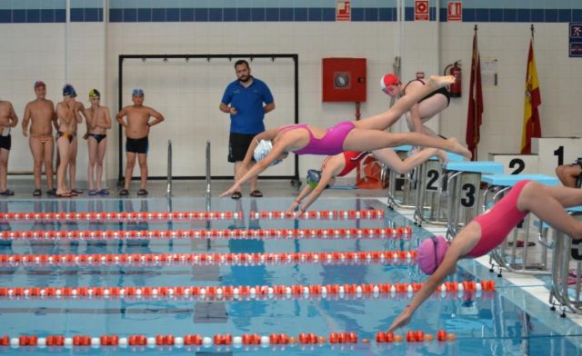 Un centenar de jóvenes participan en el Festival Escolar de Natación organizado por la Concejalía de Deportes - 2, Foto 2