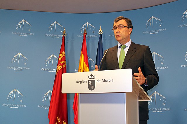 El portavoz del Ejecutivo regional, José Ballesta, en la rueda de prensa para informar de los asuntos aprobados por el Consejo de Gobierno., Foto 1