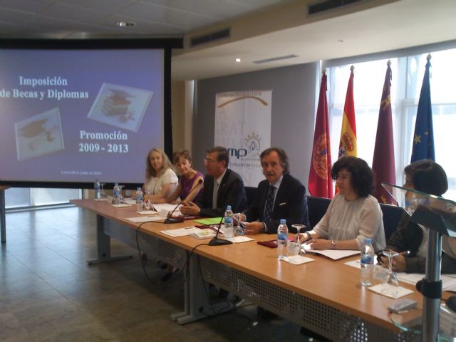 Acto de Imposición de Becas y Diplomas de la Primera Promoción 2009-2013 del Titulo Propio - 2, Foto 2