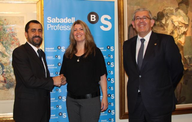 La unión de profesionales y trabajadores autónomos de Murcia suscribe un convenio de colaboración con sabadellcam - 1, Foto 1