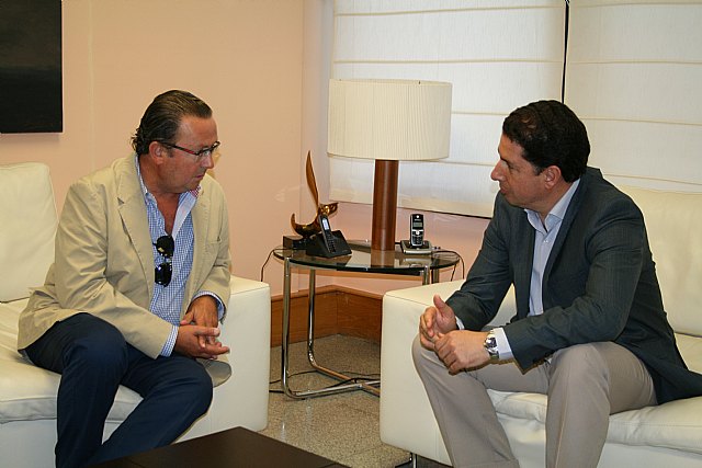El consejero de Obras Públicas y Ordenación del Territorio recibe al nuevo presidente de Frecom - 1, Foto 1