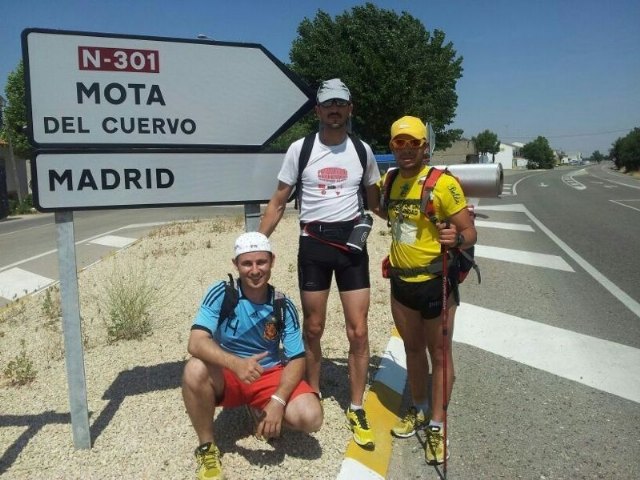 Juan Belda cubre 73 kilómetros en las jornadas de sábado y domingo en su camino a pie hacia la plaza de toros de Las Ventas - 2, Foto 2