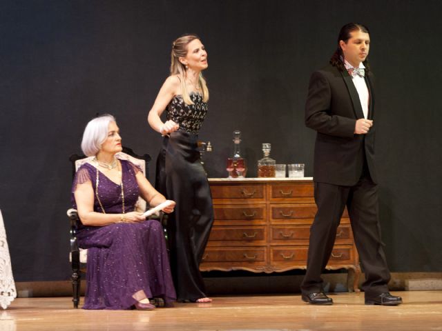 El Grupo de Teatro TEJUBA estrenó la obra Llama a un Inspector, de J.B. Priestley - 2, Foto 2