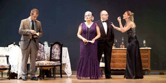 El Grupo de Teatro TEJUBA estrenó la obra Llama a un Inspector, de J.B. Priestley - 4, Foto 4