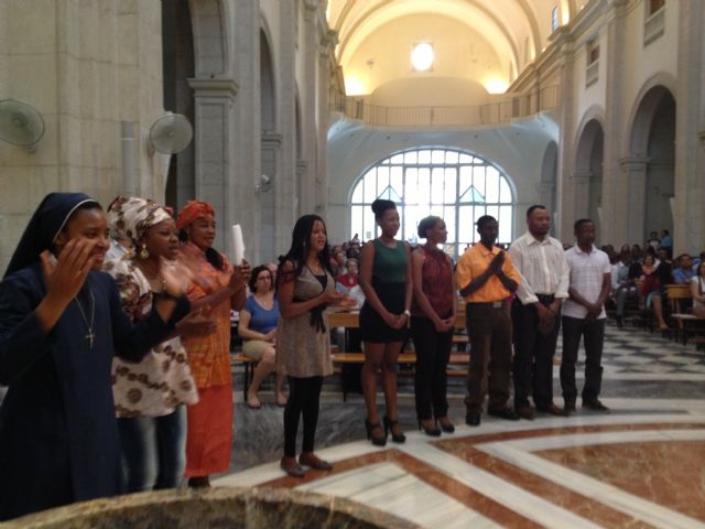 Mons. Lorca Planes celebra la Eucaristía con cientos de africanos residentes en la Región - 1, Foto 1