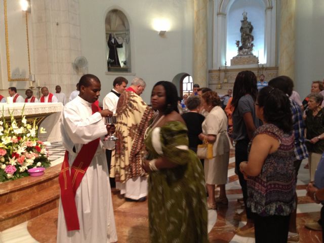 Mons. Lorca Planes celebra la Eucaristía con cientos de africanos residentes en la Región - 3, Foto 3