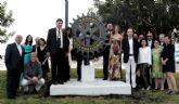 Rotary Club Mar Menor-San Javier celebra su 20 aniversario colocando el smbolo rotario en una rotonda del municipio