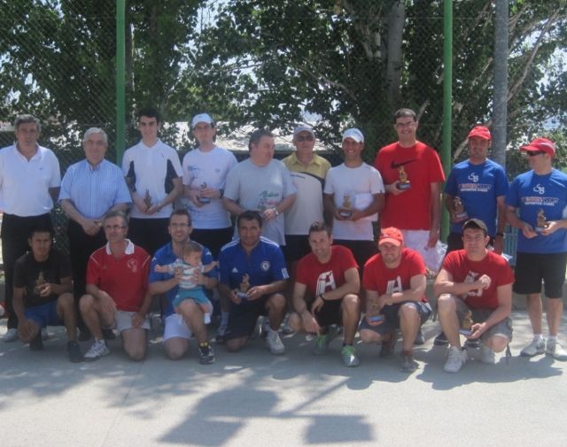 Entregados los trofeos que clausuran la VI Liga de Frontenis por equipos y Tenis - 1, Foto 1