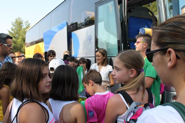 Ms de cincuenta niños parten hacia el campamento 