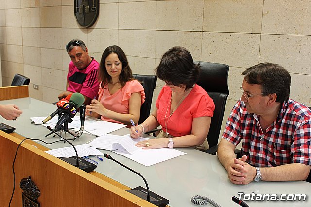 Empresas de Totana firman un convenio con el Ayuntamiento - 1