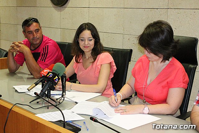 Empresas de Totana firman un convenio con el Ayuntamiento - 2