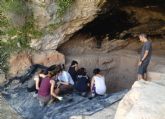 Estudiantes de Europa, Estados Unidos y China participan en la excavación de la Cueva Negra