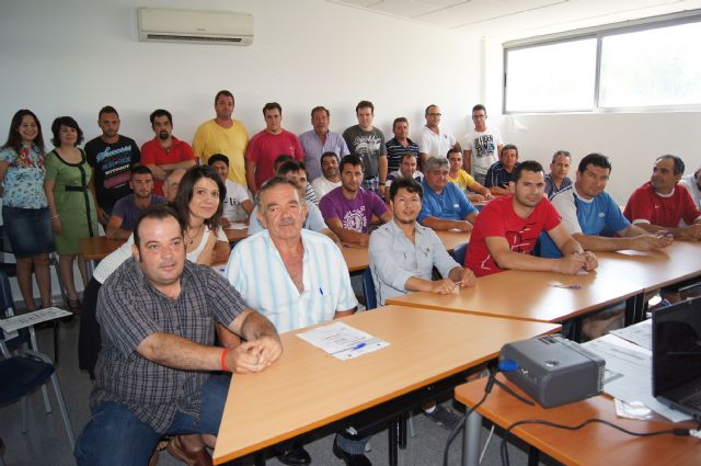 Se inauguran los cursos de capacitación para tratamientos con plaguicidas fitosanitarios y prevención riesgos laborales manejo seguro del tractor - 2, Foto 2