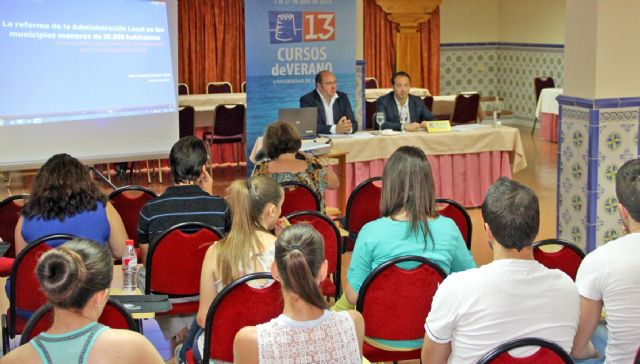 Conferencia de Pedro Antonio Sánchez sobre la 'Reforma de la Administración Local' en la Universidad de Almería - 2, Foto 2