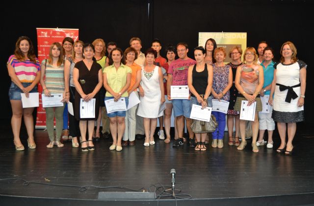 Los alumnos de la Universidad Popular obtiene los diplomas del curso escolar 2012-2013 - 2, Foto 2