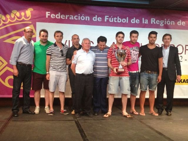 La FFRM reconoce la labor de Cosme Martínez, del CFS Capuchinos de Totana, Foto 2