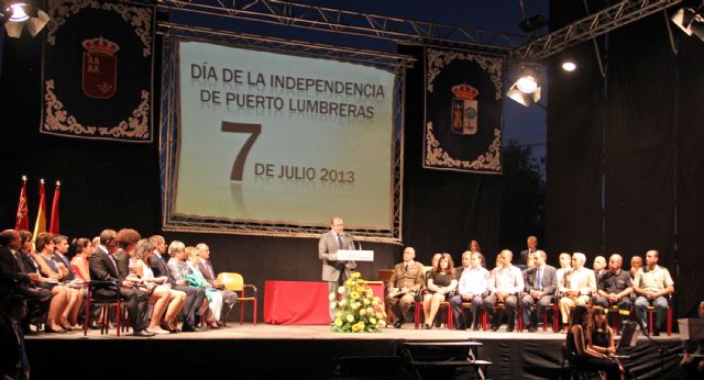 Distinciones a ciudadanos, colectivos y entidades que trabajaron y se involucraron de forma especial en la riada de septiembre con motivo del Día de la Independencia - 2, Foto 2