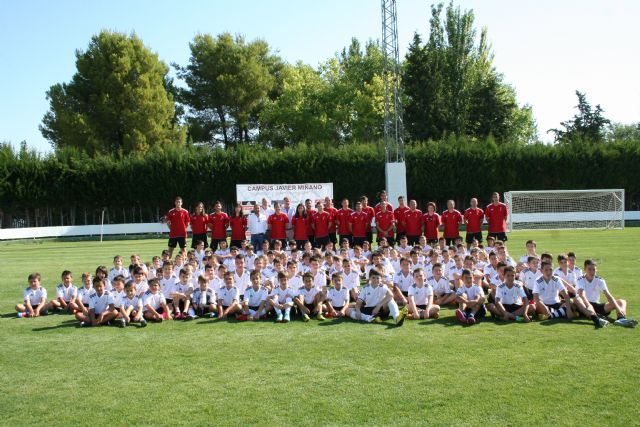 Un centenar de alumnos participa esta semana en el  I Campus de Fútbol 'Javier Miñano' - 2, Foto 2