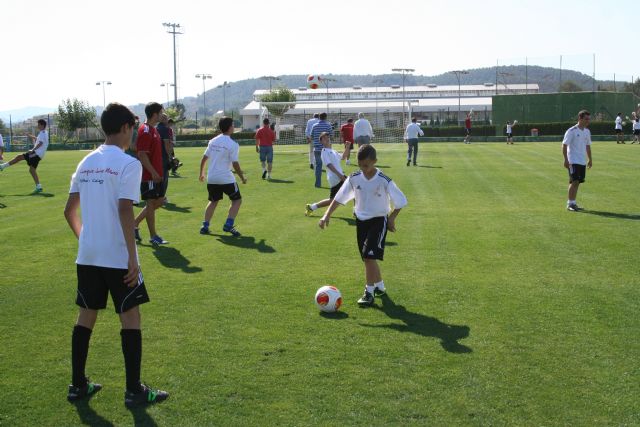 Un centenar de alumnos participa esta semana en el  I Campus de Fútbol 'Javier Miñano' - 5, Foto 5