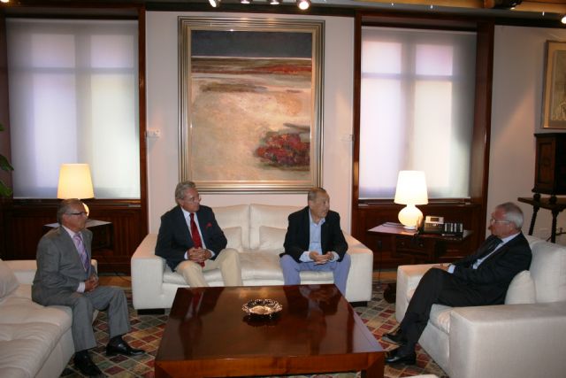 Ramón Luis Valcárcel recibe al presidente del Club Taurino de Murcia, - 1, Foto 1