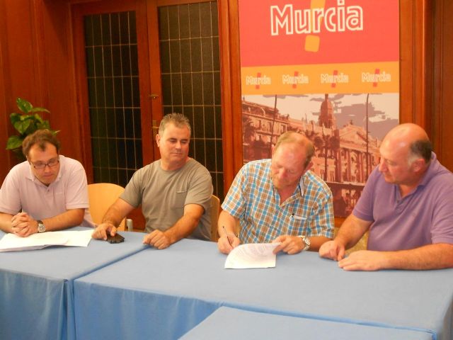 El Ayuntamiento y los vendedores de mercados celebran la primera reunión de la mesa de trabajo para continuar apoyando al sector - 1, Foto 1