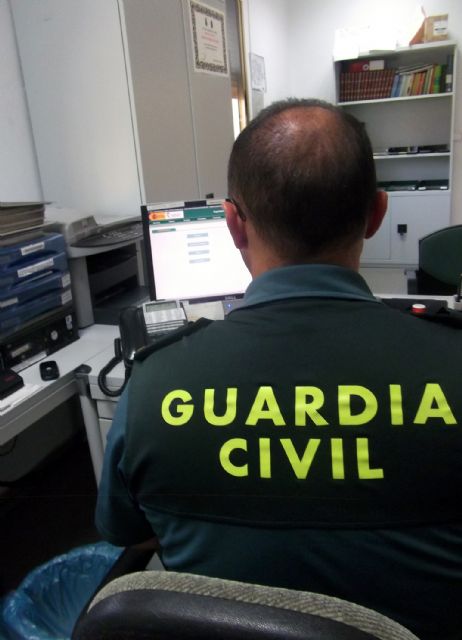 La Guardia Civil detiene a los tres integrantes de una banda juvenil dedicada a cometer robos con violencia en Mula - 1, Foto 1