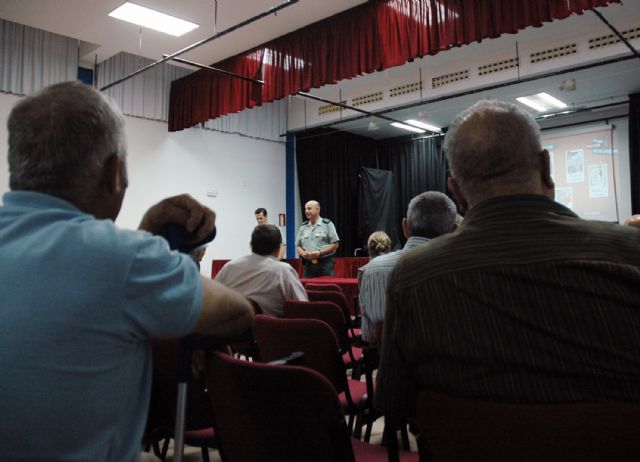 La Guardia Civil detiene a los tres integrantes de una banda juvenil dedicada a cometer robos con violencia en Mula - 2, Foto 2