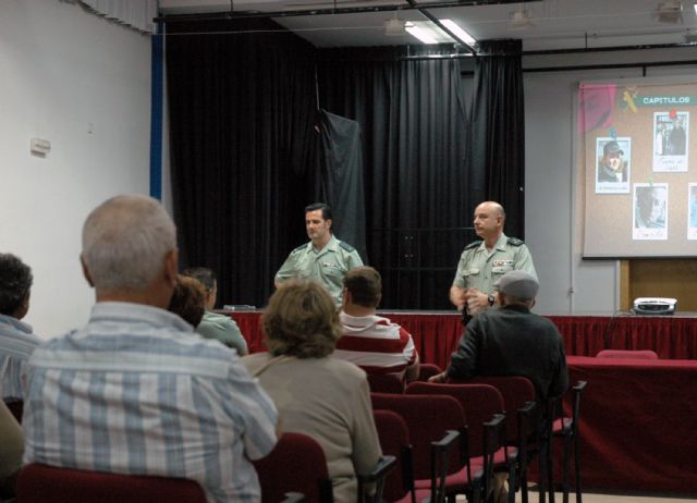 La Guardia Civil detiene a los tres integrantes de una banda juvenil dedicada a cometer robos con violencia en Mula - 3, Foto 3