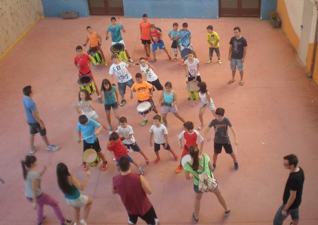 La concejalía de Juventud y la asociación Deitania imparten un taller de batukada y samba - 2, Foto 2