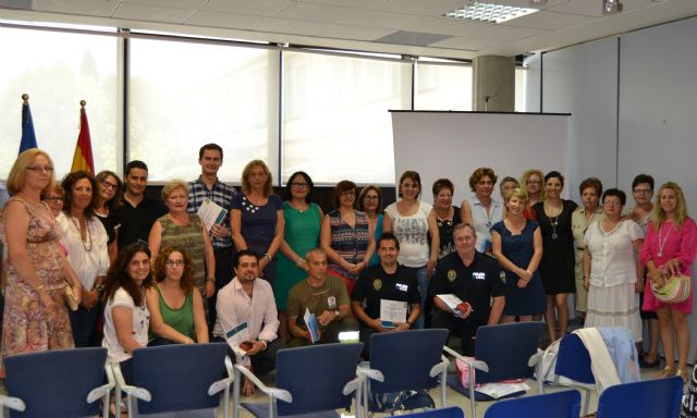 Entre nosotras cierra el curso tras nueve meses de charlas dedicadas a la mujer pinatarense - 1, Foto 1