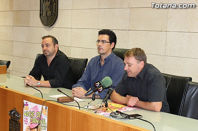 La Federación de Peñas del Carnaval y la Concejalía de Festejos organizan la Noche de Carnaval. Fiesta del Sombrero, Foto 1
