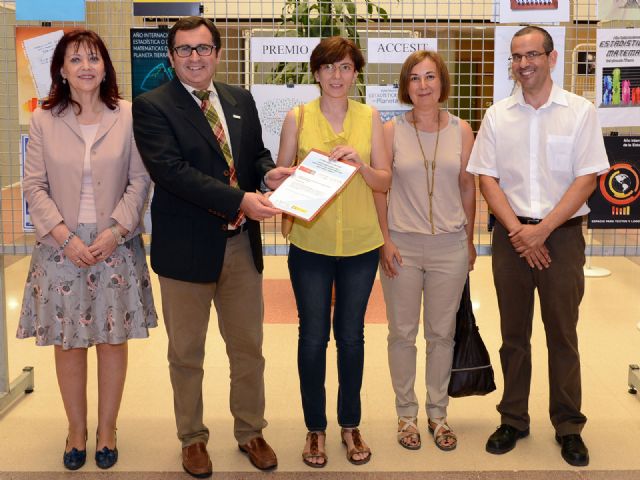 Ganadores del concurso de carteles del Año Internacional de las Matemáticas del Planeta Tierra - 1, Foto 1