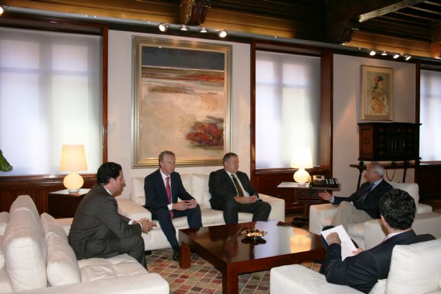 El jefe del Ejecutivo murciano recibe al alcalde de La Unión, Francisco Bernabé - 1, Foto 1
