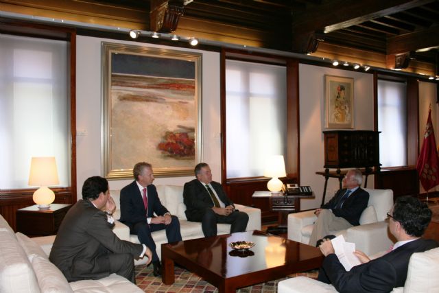 El jefe del Ejecutivo murciano recibe al alcalde de La Unión, Francisco Bernabé - 2, Foto 2