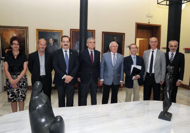 Los doctores Ripoll y De Prado: Queremos devolver a la Universidad de Murcia una mínima parte de lo que nos ha dado - 2, Foto 2