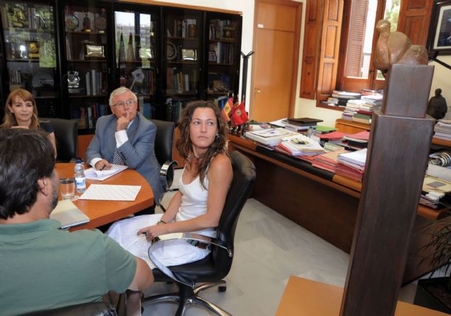 La artista Sofía Tornero dona una escultura a la Universidad de Murcia - 3, Foto 3