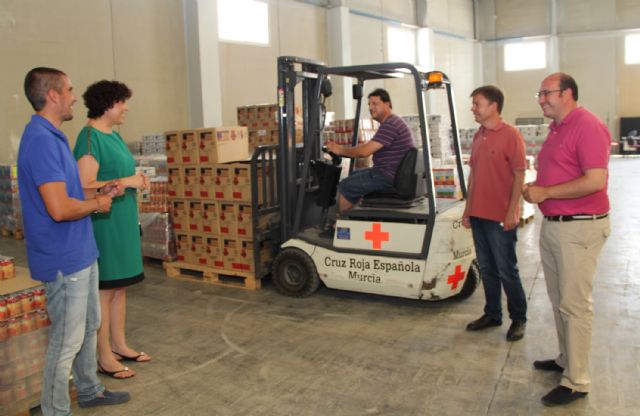 El Ayuntamiento y Cáritas Parroquial repartirán más de 6.000 kg de alimentos para distribuir entre las familias más necesitadas - 1, Foto 1