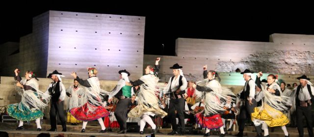 El Festival Nacional de Folklore mostró los bailes típicos de la Región de Murcia y Andalucía en el recinto del Castillo de Nogalte - 2, Foto 2