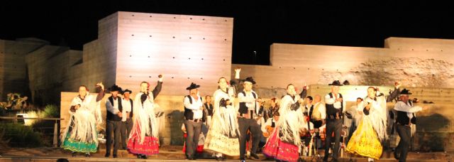 El Festival Nacional de Folklore mostró los bailes típicos de la Región de Murcia y Andalucía en el recinto del Castillo de Nogalte - 4, Foto 4